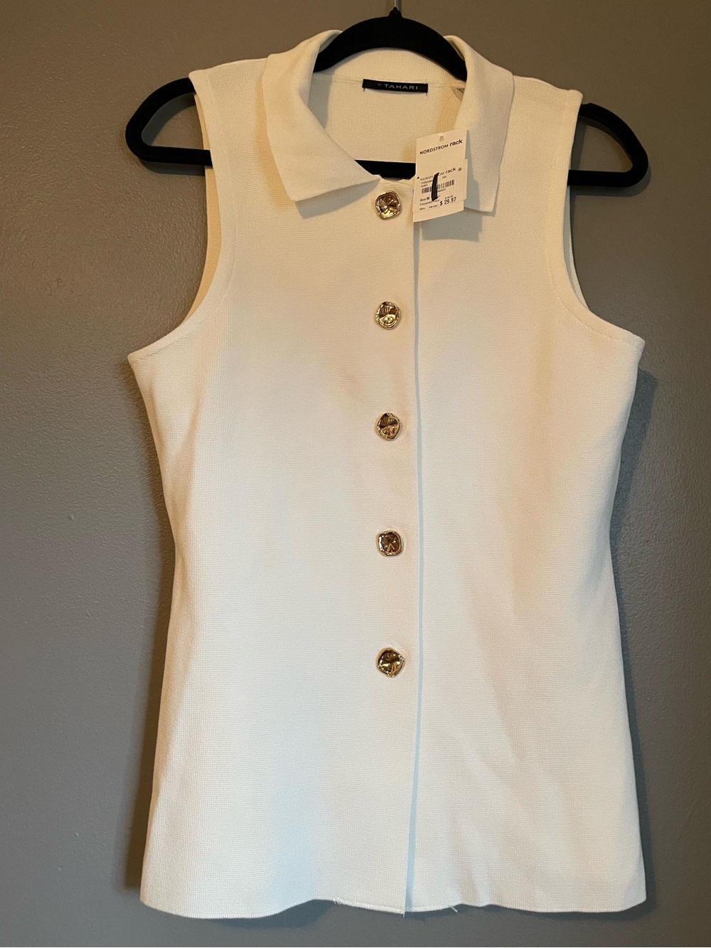 NWT T Tahari Sz Medium Women’s White Thick Knit Vest Gold Button Top Ret $68!
